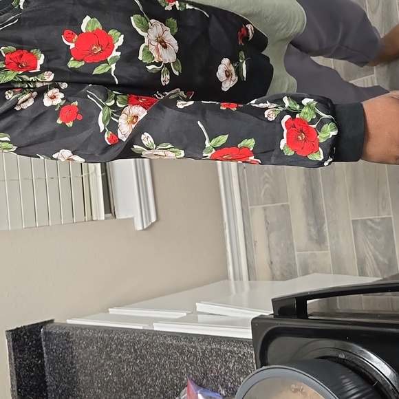 A rose colored jacket great for spring and summer - Picture 4 of 6